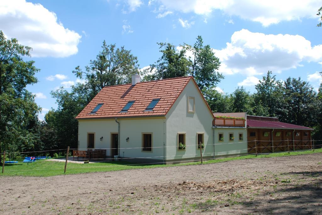 Апартаменты Penzion Staj Navary Экстерьер фото