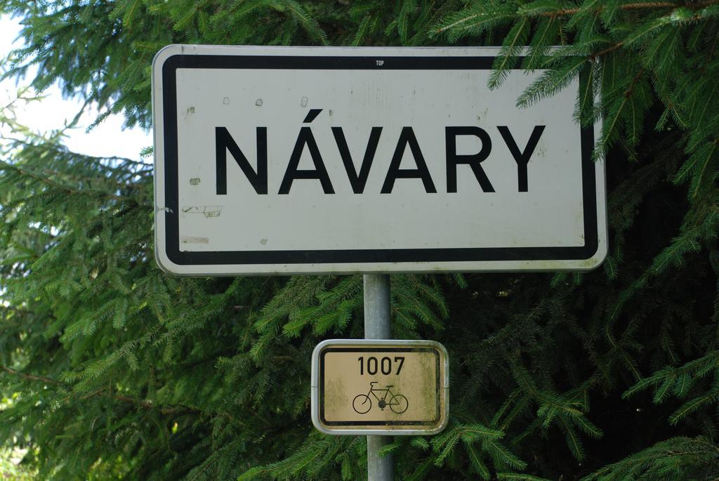 Апартаменты Penzion Staj Navary Экстерьер фото